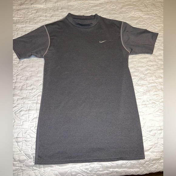 Nike workout shirt - Picture 1 of 6